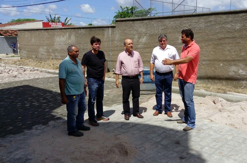 Marcius Beltrão acompanha projeto de pavimentação