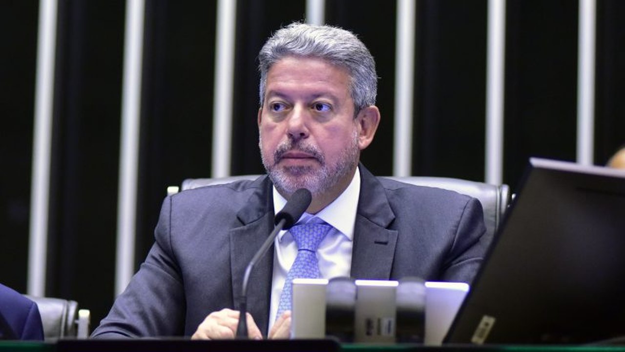Lira confirma votação de projeto de combate às fake news; relator discutirá texto com líderes