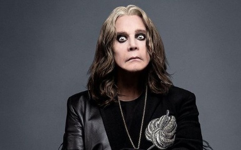 Funeral de Ozzy Osbourne: Kelly Osbourne usa os óculos escuros do pai na despedida