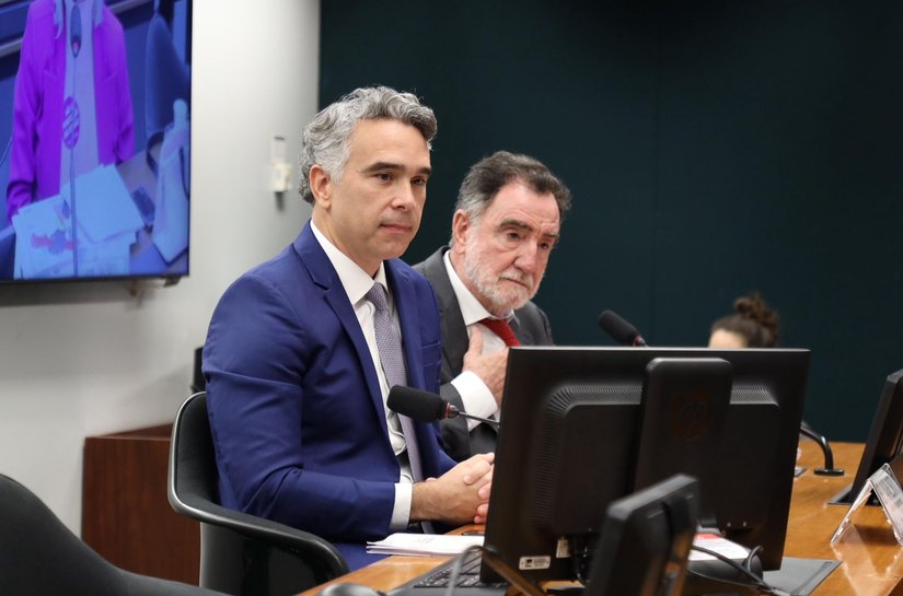 Rafael Brito aprova projeto que cria pré-vestibular para alunos de escolas públicas