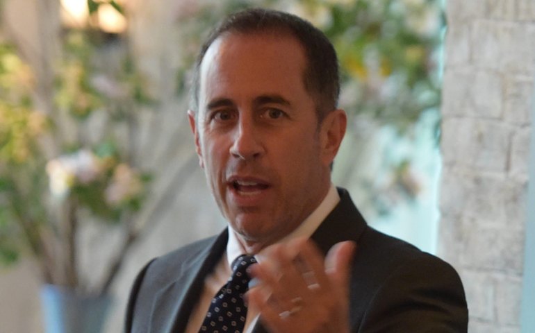Estudantes fazem protesto em discurso de Jerry Seinfeld nos EUA; ator é conhecido por postura pró-Israel