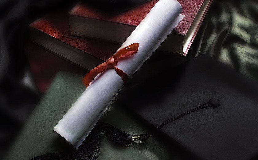 Justiça condena instituição de ensino por atraso em emissão de certificado