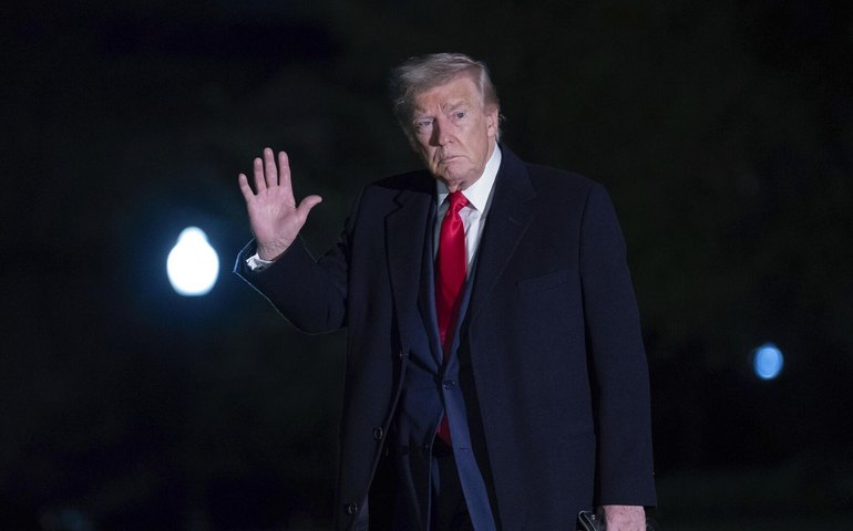 Mídia: querendo se afastar das conversas sobre Ucrânia, Trump atormenta mentes em Kiev e na UE