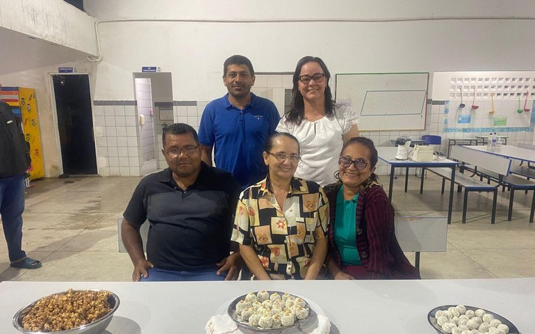 Ao fazer os pratos e escrever as receitas, estudantes são estimulados a se encantar com a leitura e a escrita