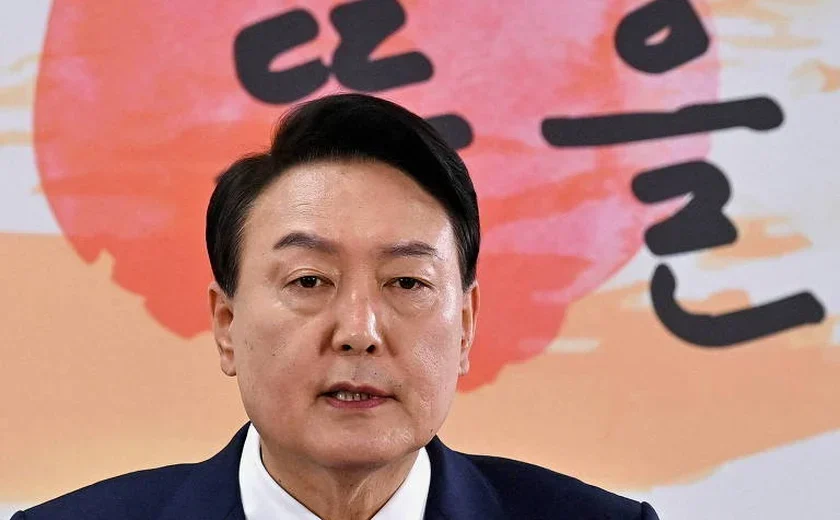 Coreia do Sul: polícia vasculha gabinete do presidente Yoon Suk Yeol após lei marcial