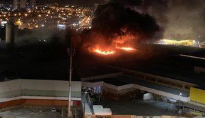 Incêndio destrói três lojas no shopping em Aracaju / Foto: Redes Sociais