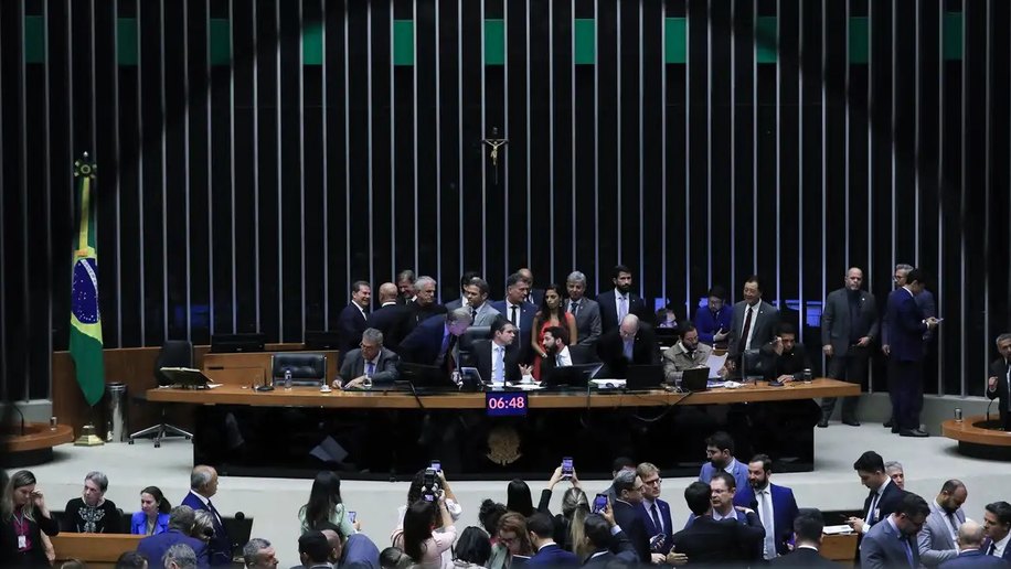 Câmara aprova urgência para PL que proíbe desconto automático no INSS