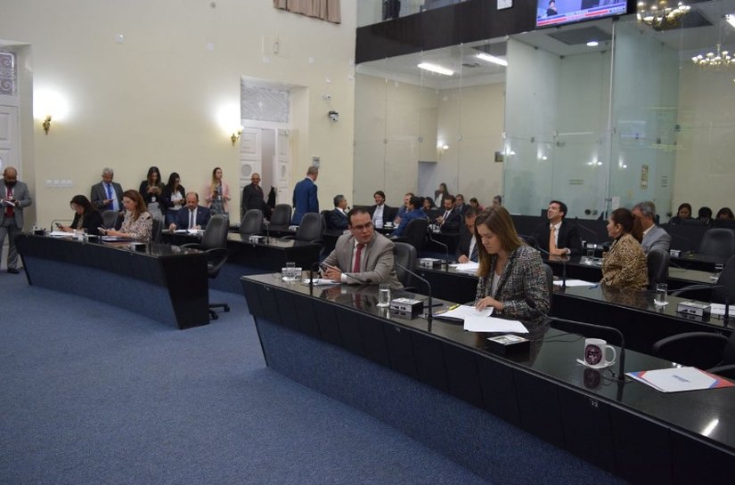 Em sessão ordinária histórica, ALE analisa e vota 100 matérias