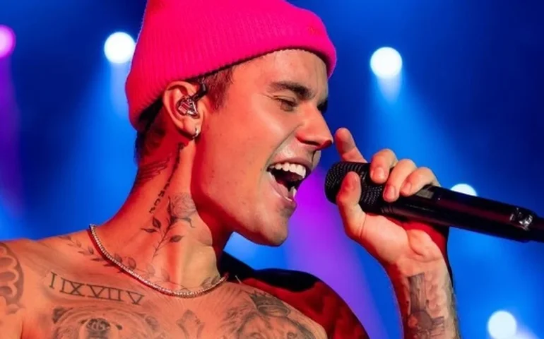 Justin Bieber tenta elogiar Hailey, mas expõe briga e deixa fãs decepcionados