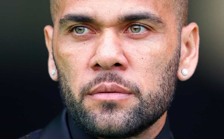 Tite sobre críticas a Daniel Alves: &#8216;Eu não vim pra agradar o Twitter&#8217;