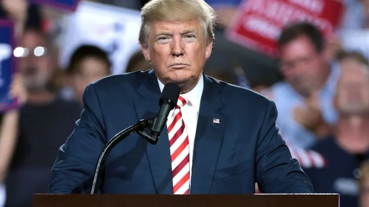 Após reunião com extremista, Trump demite assessores do Conselho de Segurança Nacional