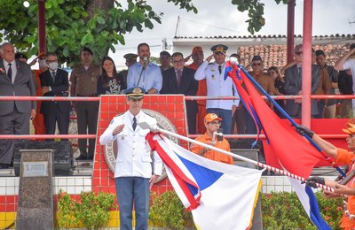 Governador assina decretos que reajustam auxílios para servidores da carreira militar