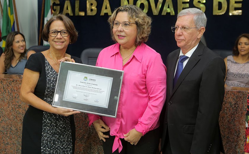 Juíza Fátima Pirauá recebe comenda por trabalho contra exploração de crianças