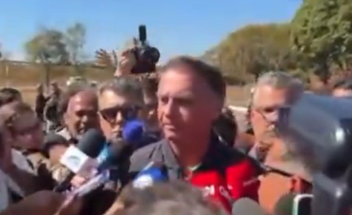 Jair Bolsonaro concedeu entrevista após colocar tornozeleira eletrônica