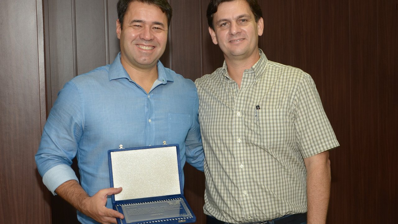 AMA homenageia Marco Fireman por obras realizadas em Alagoas