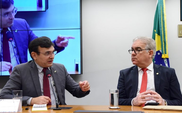 Representante do governo defende discussão de carreira geral para os profissionais da saúde