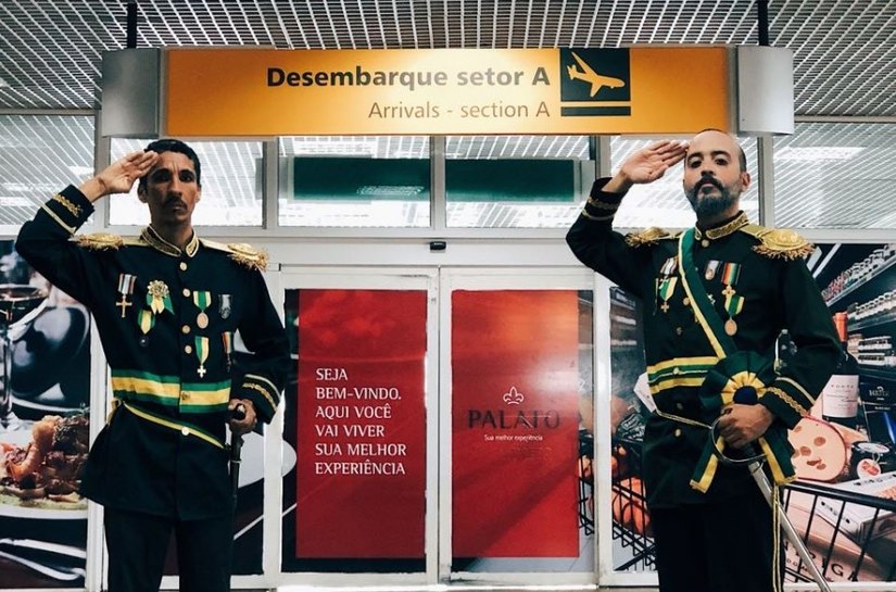 Ação publicitária celebra 'Zumbi' no Aeroporto Internacional neste feriadão