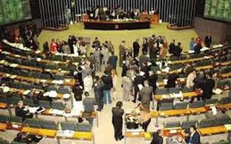 Lei da Palmada é aprovada em comissão e deve ser votada em plenário ainda hoje