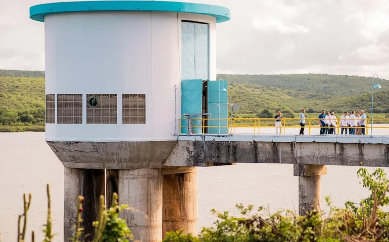Casal realiza manutenção preventiva em sistemas de abastecimento de água de Rio Largo e Murici