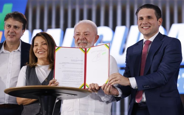 Lula e Hugo Motta discutem envio de projeto para pôr fim à escala 6x1