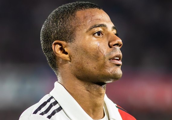 Alvo do Flamengo, meio-campista De La Cruz recebe proposta do Al Duhail, do Catar