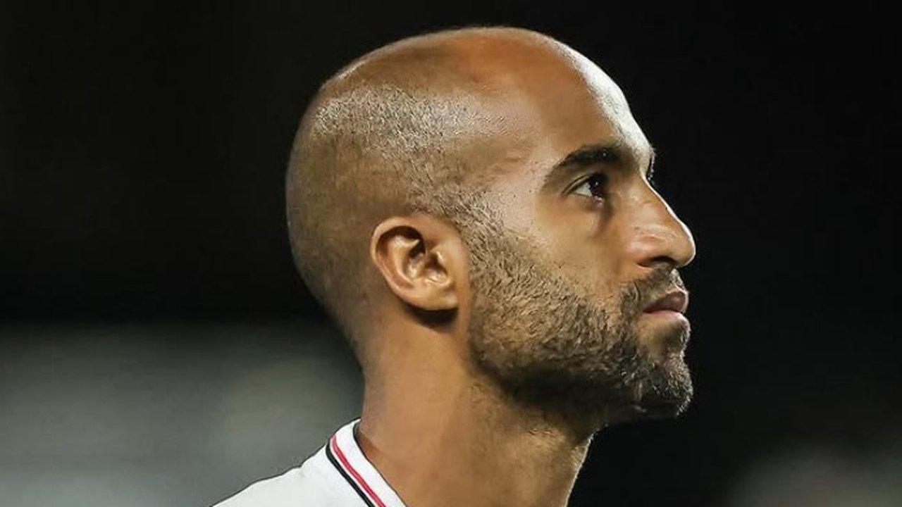 Lucas Moura volta e São Paulo vence Vitória com dois gols de Calleri