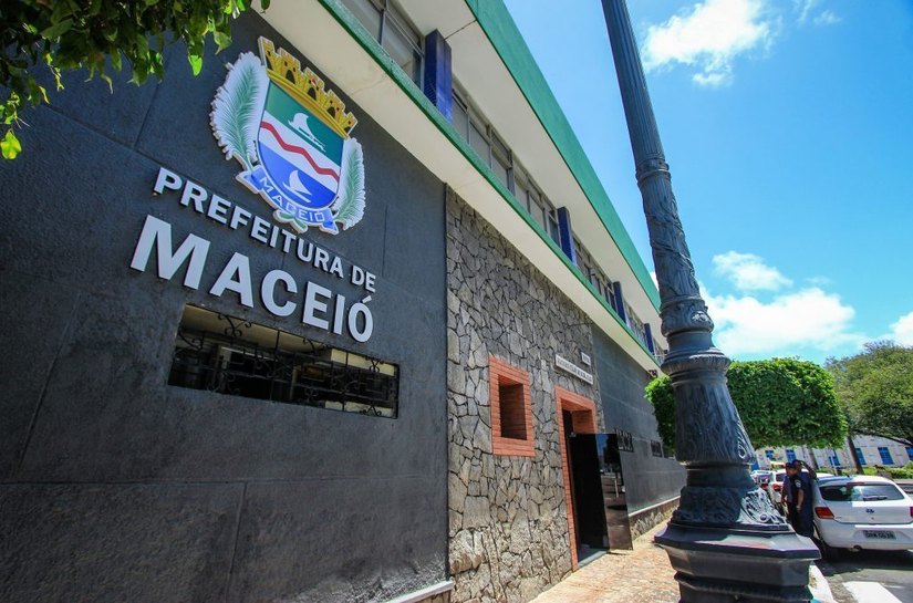 Prefeitura de Maceió paga salário de servidores nesta terça (26)