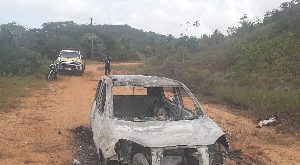 Suspeito de esfaquear companheira encontrada morta ao lado de carro incendiado em Sergipe é preso