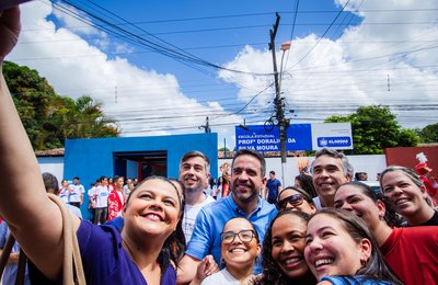 Paulo Dantas entrega escola totalmente reformada em Rio Largo