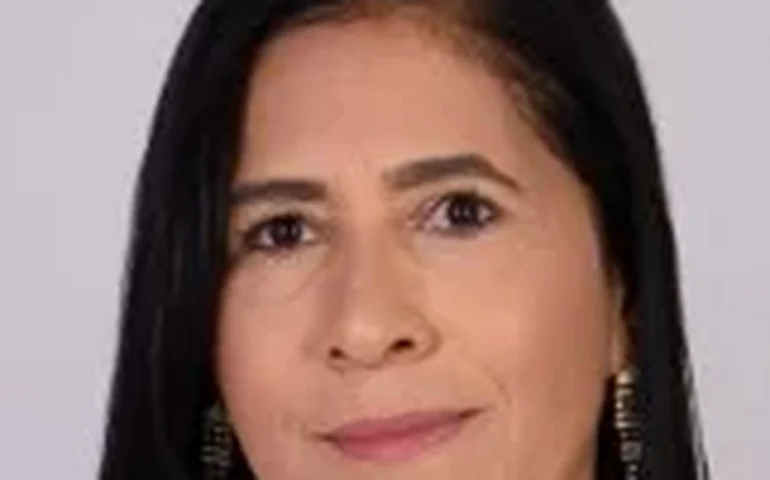 Pórtico de Maravilha segue sem conclusão e vereadora Adenilza Pereira cobra explicações da Prefeitura