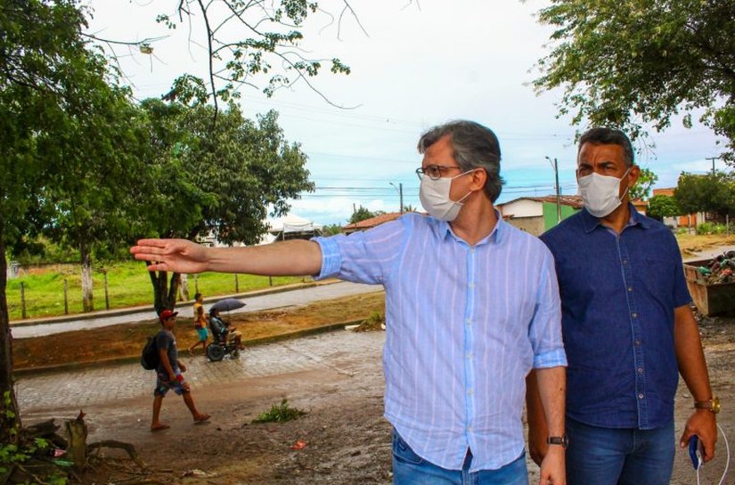 Secretário faz visitas em equipamentos educacionais no Benedito Bentes