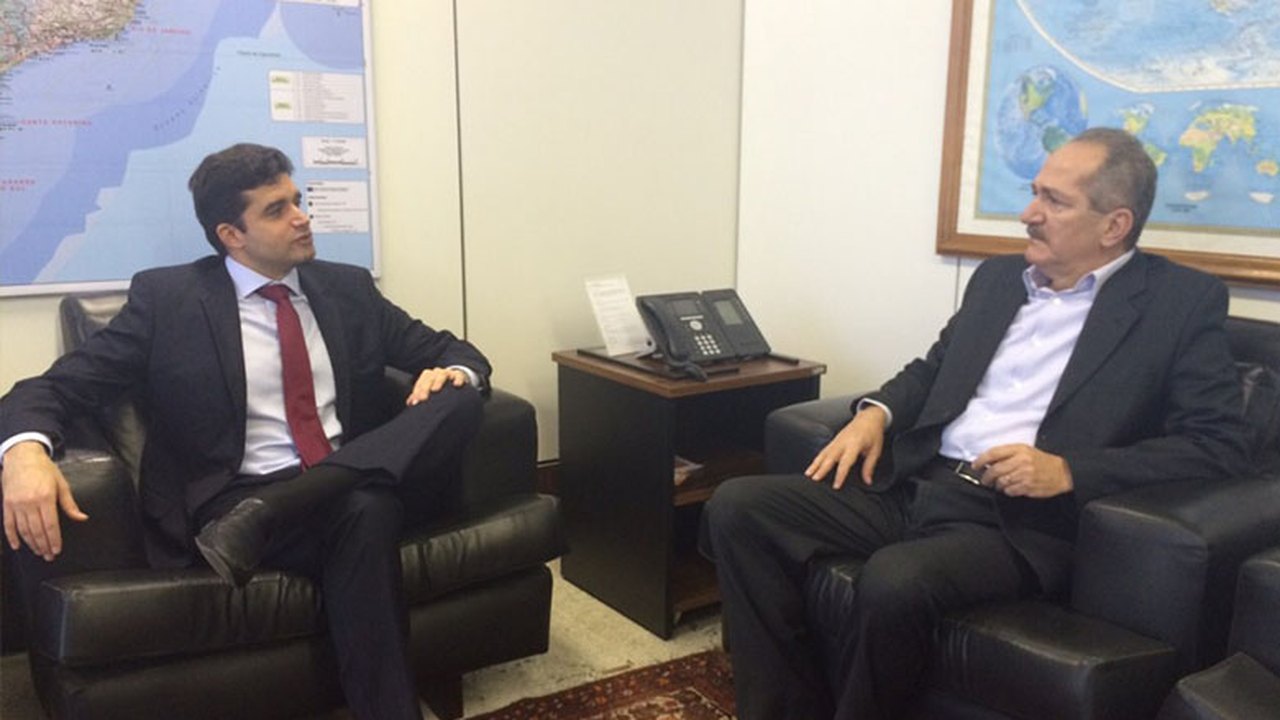 Prefeito Rui Palmeira discute projetos com ministro da Ciência e Tecnologia, Aldo Rebelo