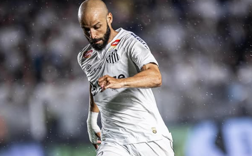 Thaciano fratura o nariz e vai para o clássico contra o Palmeiras com protetor; Soteldo retorna