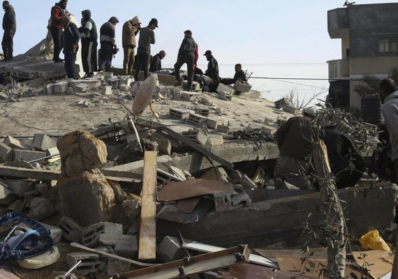 Ataque israelense mata pelo menos 20 pessoas em escola na Faixa de Gaza