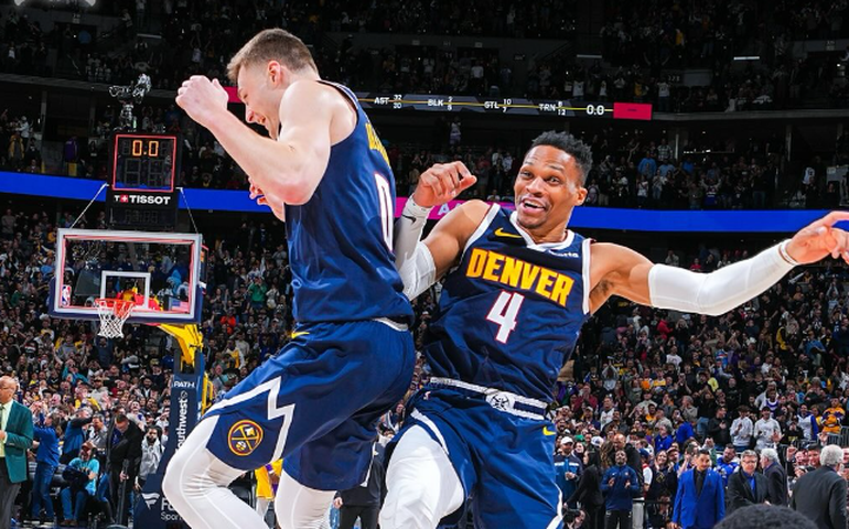 Lakers sentem falta de astros, são superados pelos Nuggets e perdem a quarta seguida na NBA