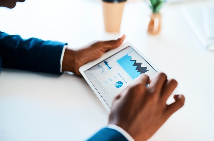 Brasileiros aceleram buscas por calcular lucro no fim do ano e somam mais de 100 mil consultas