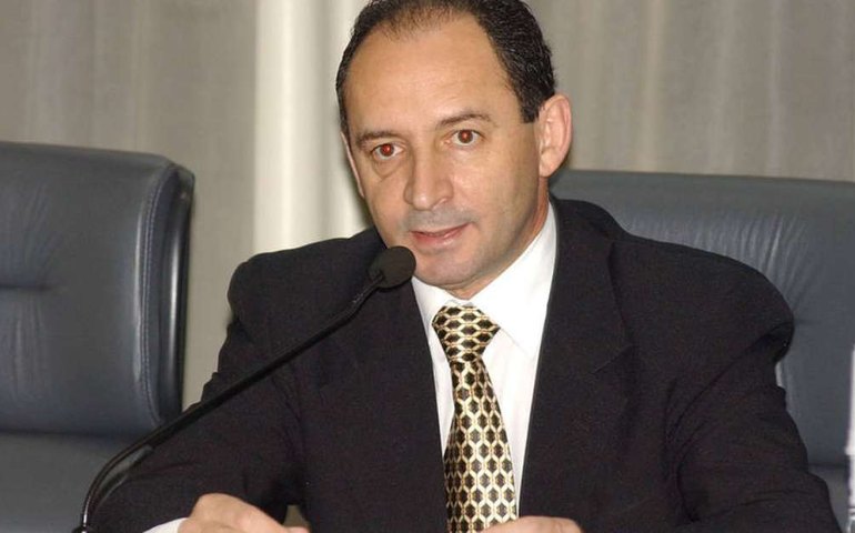 Ex-deputado tucano é citado em investigação sobre desvios na saúde