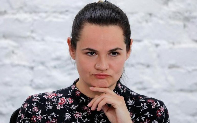 Candidata derrotada e líder da oposição da Bielo-Rússia foge para a Lituânia