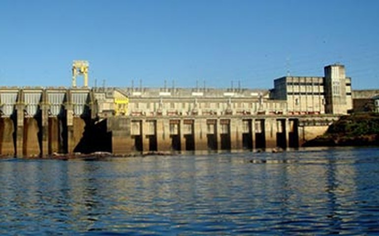 A Comissão de Serviços de Infraestruturadeve debater risco de falta de energia em 2015