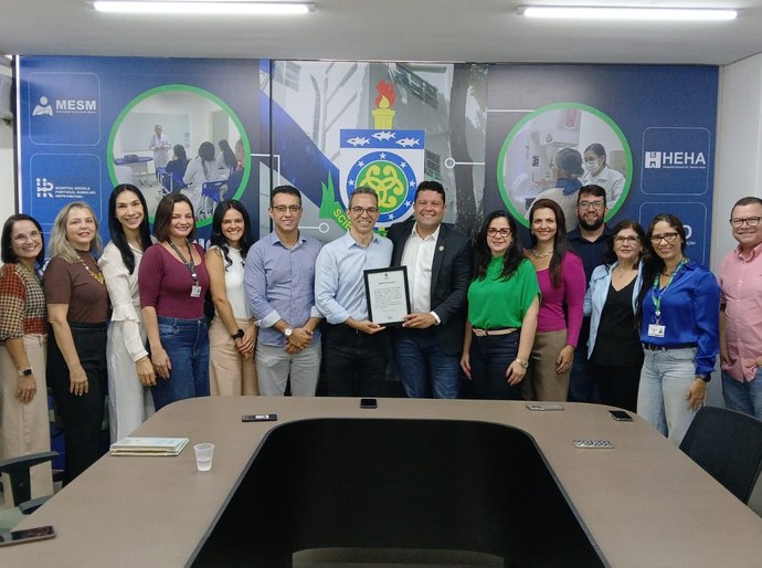 Vereador Allan Pierre homenageia a Uncisal com a entrega de uma Moção de Aplauso