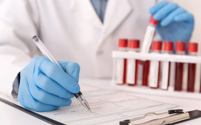 Cientistas desenvolvem anticorpo que faz tumores 'brilharem' em exames