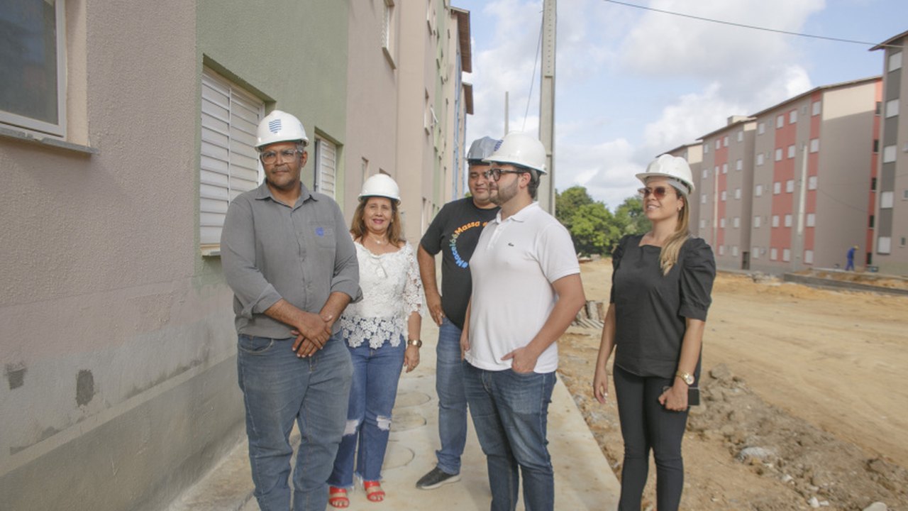 Secretário de Habitação acompanha andamento das obras de residenciais na Santa Amélia