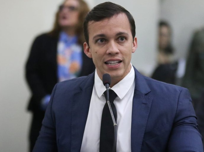 Delegado Leonam cobra aplicação da tarifa social em São Miguel dos Milagres