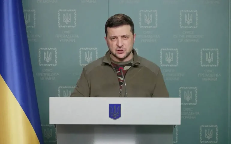 Ucrânia: após ordem de cessar-fogo de Putin, Zelensky diz que ataques russos continuam