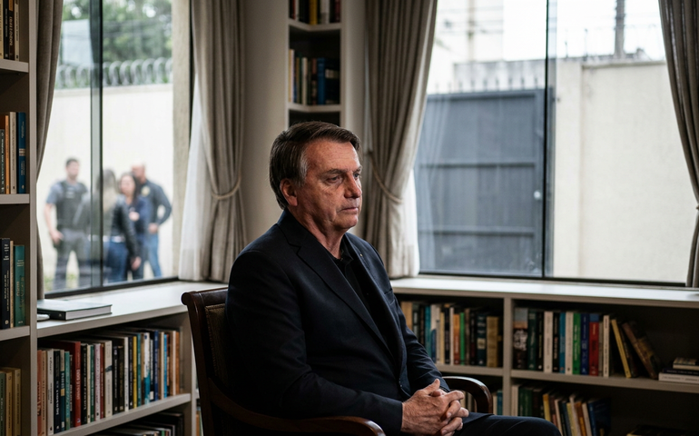 Primeira Turma analisa decisão de Moraes que negou prisão domiciliar de Bolsonaro