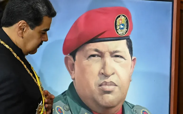 Se estivesse vivo, Hugo Chávez votaria em Nicolás Maduro na Venezuela, diz filha do falecido presidente