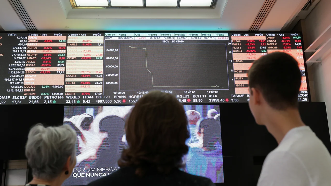 Ibovespa sobe com minério e visão de queda de juros nos EUA, mas temor local limita