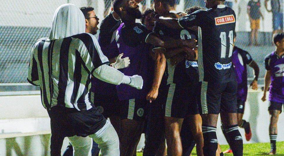 Jogadores comemorando gol do alvinegro / Foto: ASCOM ASA