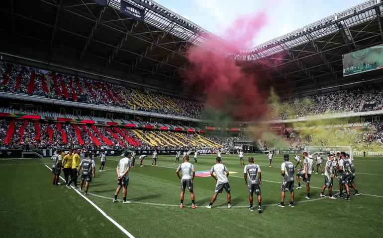 Atlético Mineiro faz treino aberto para doar renda ao RS
