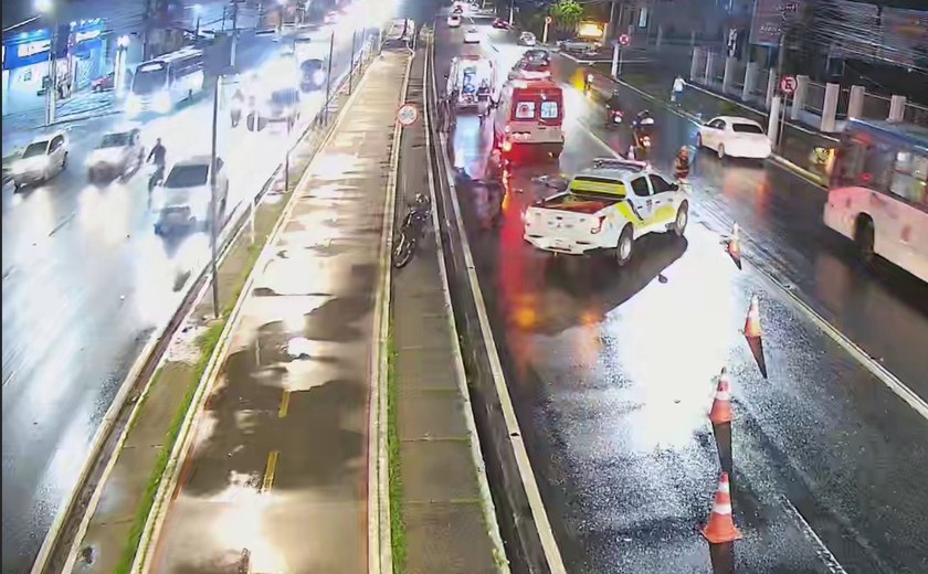 Homem morre atropelado ao cruzar avenida fora da faixa em Maceió